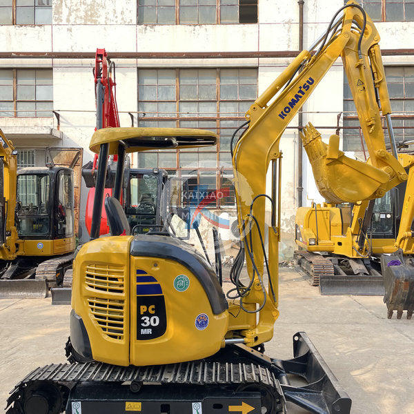 JAPAN KOMATSU PC30 EXCAVATOR