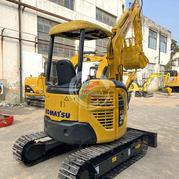 JAPAN KOMATSU PC30 EXCAVATOR