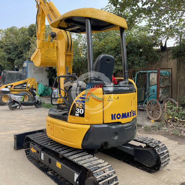 JAPAN KOMATSU PC30 EXCAVATOR