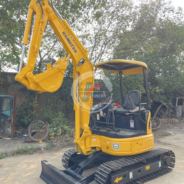 JAPAN KOMATSU PC30 EXCAVATOR