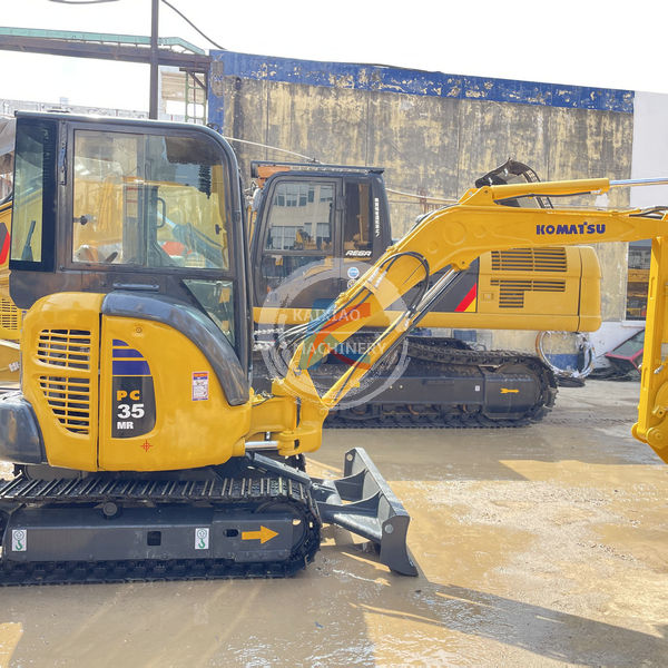 JAPAN KOMATSU PC35 WITH CAB EXCAVATOR