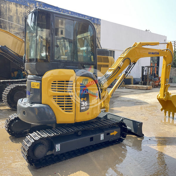 JAPAN KOMATSU PC35 WITH CAB EXCAVATOR