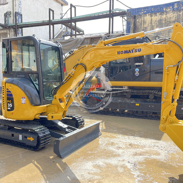 JAPAN KOMATSU PC35 WITH CAB EXCAVATOR