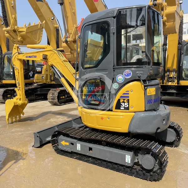 JAPAN KOMATSU PC35 WITH CAB EXCAVATOR