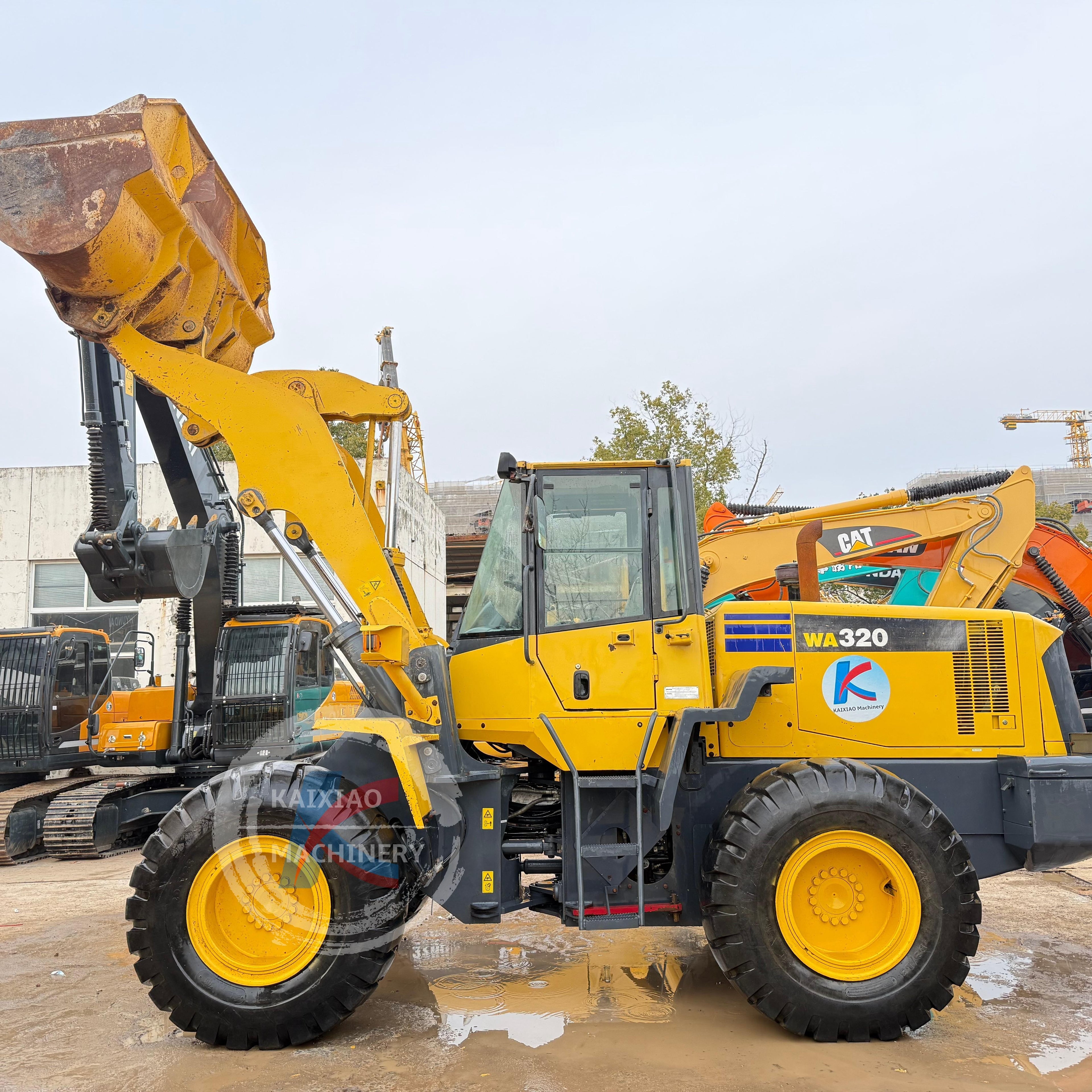 JAPAN KOMATSU WA320 WHEEL LOADER