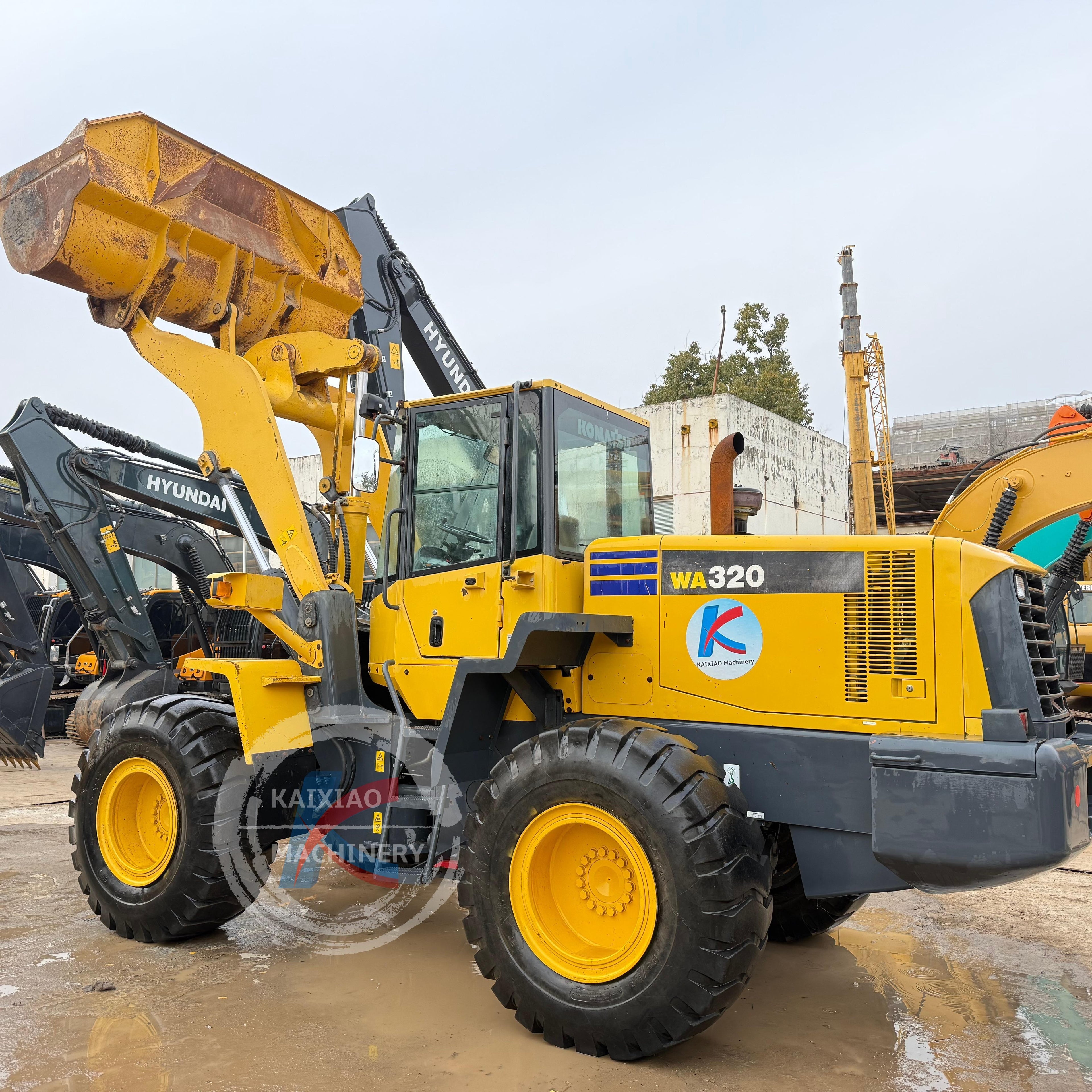 JAPAN KOMATSU WA320 WHEEL LOADER