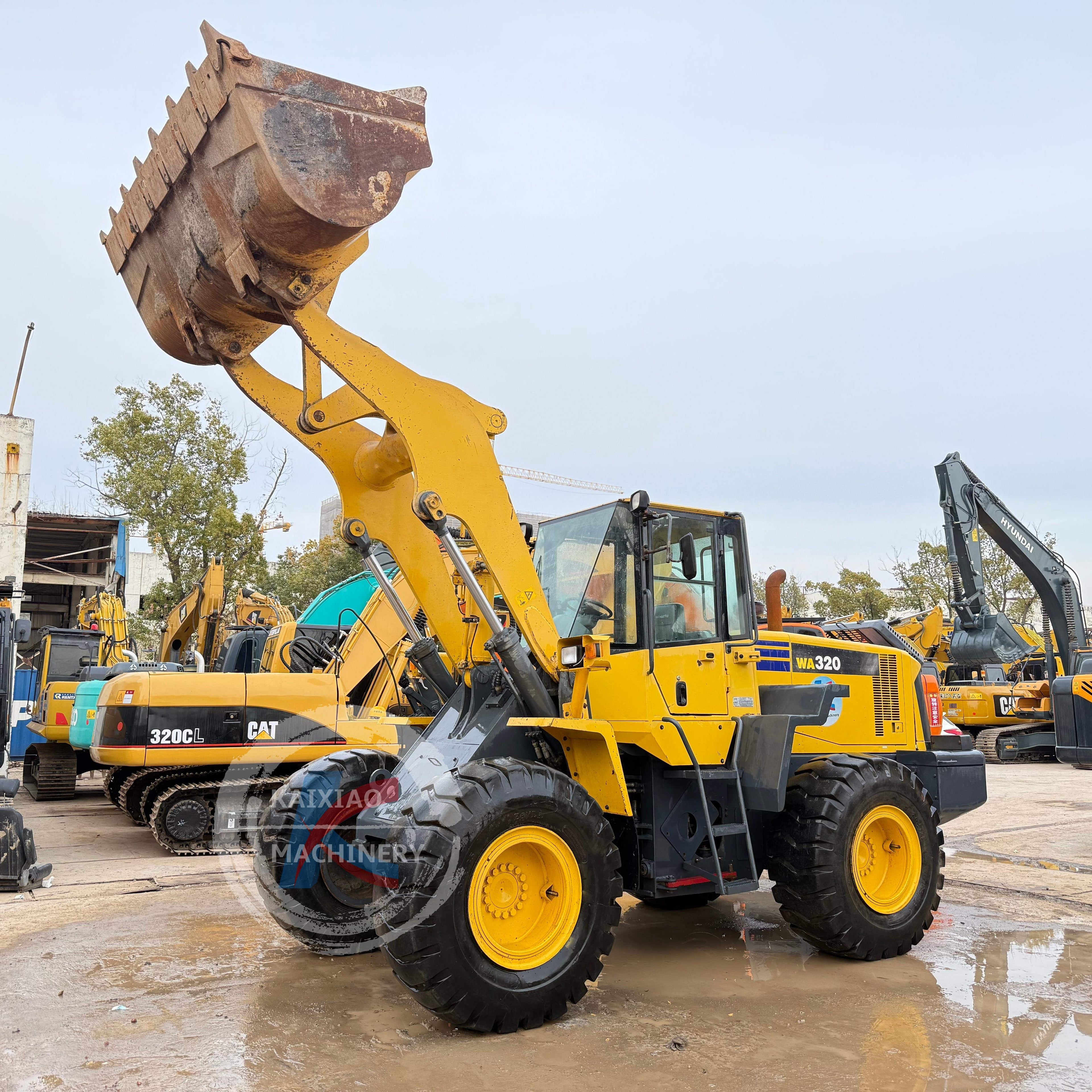 JAPAN KOMATSU WA320 WHEEL LOADER
