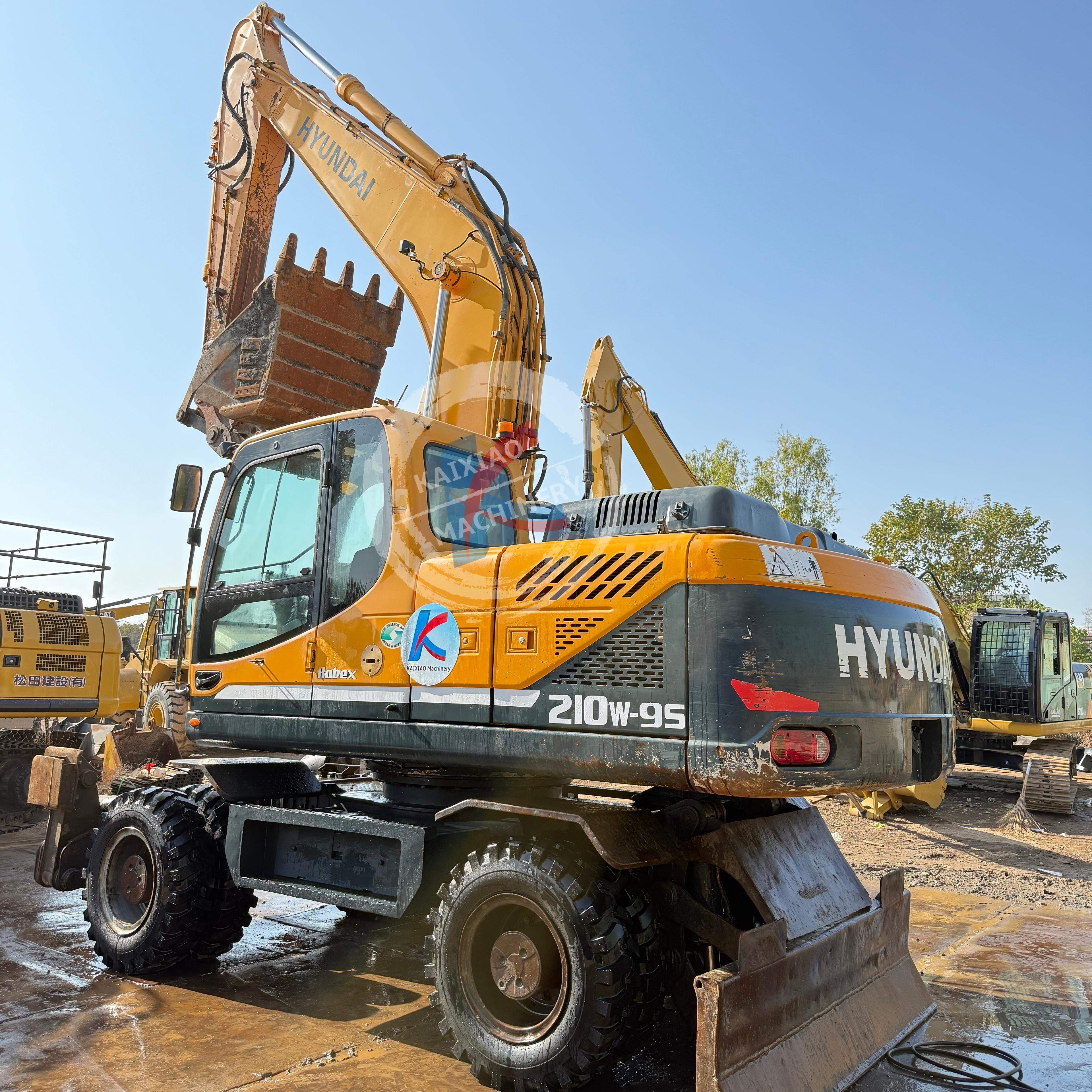 HYUNDAI R210W WHEEL EXCAVATOR CUMMINS ENGINE