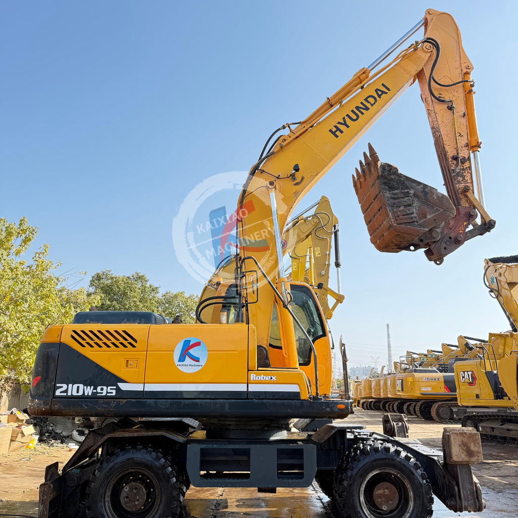 HYUNDAI R210W WHEEL EXCAVATOR CUMMINS ENGINE
