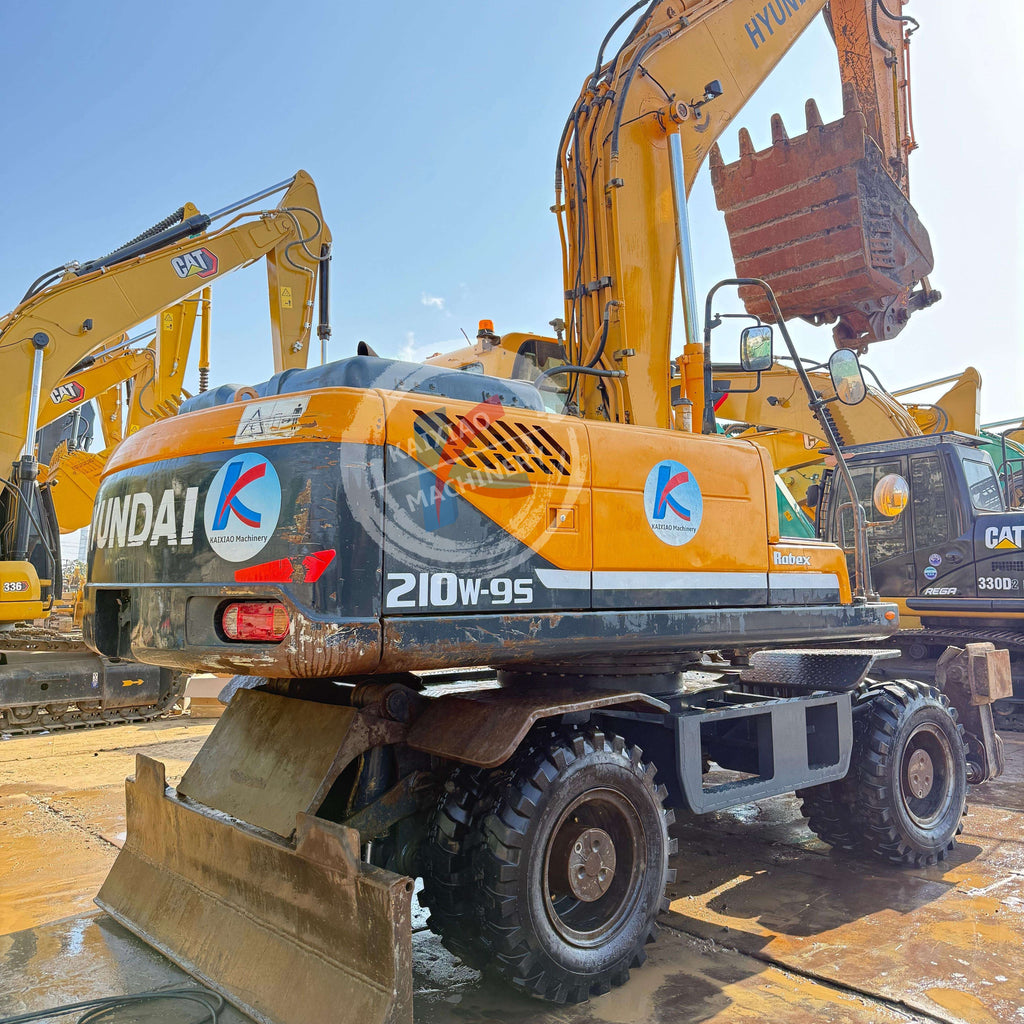 HYUNDAI R210W WHEEL EXCAVATOR CUMMINS ENGINE