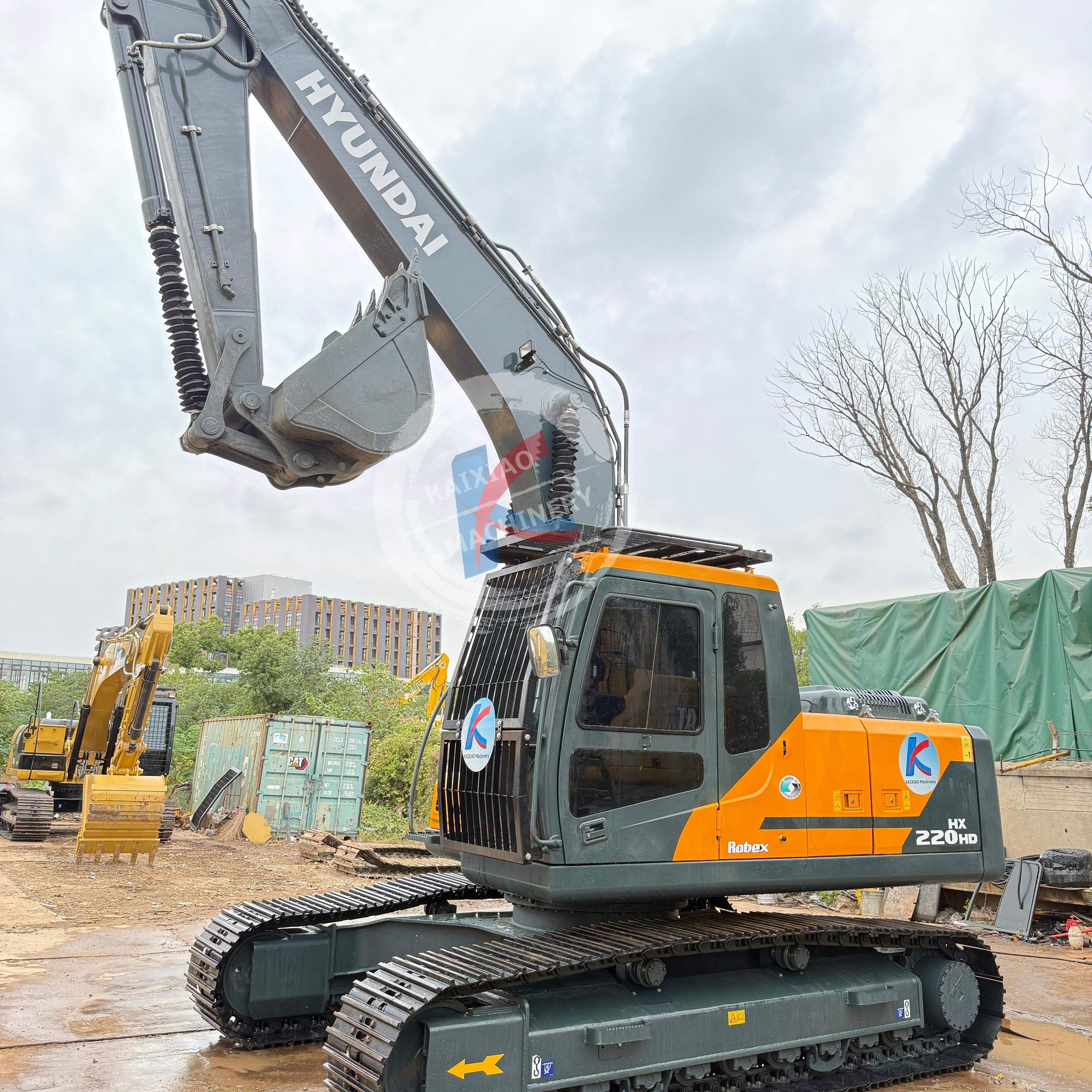 HYUNDAI HX220HD CUMMINS ENGINE EXCAVATOR