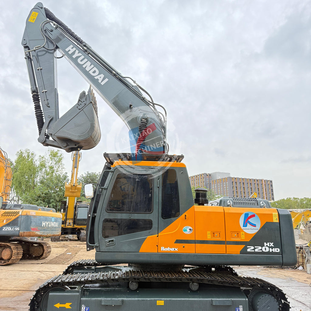 HYUNDAI HX220HD CUMMINS ENGINE EXCAVATOR