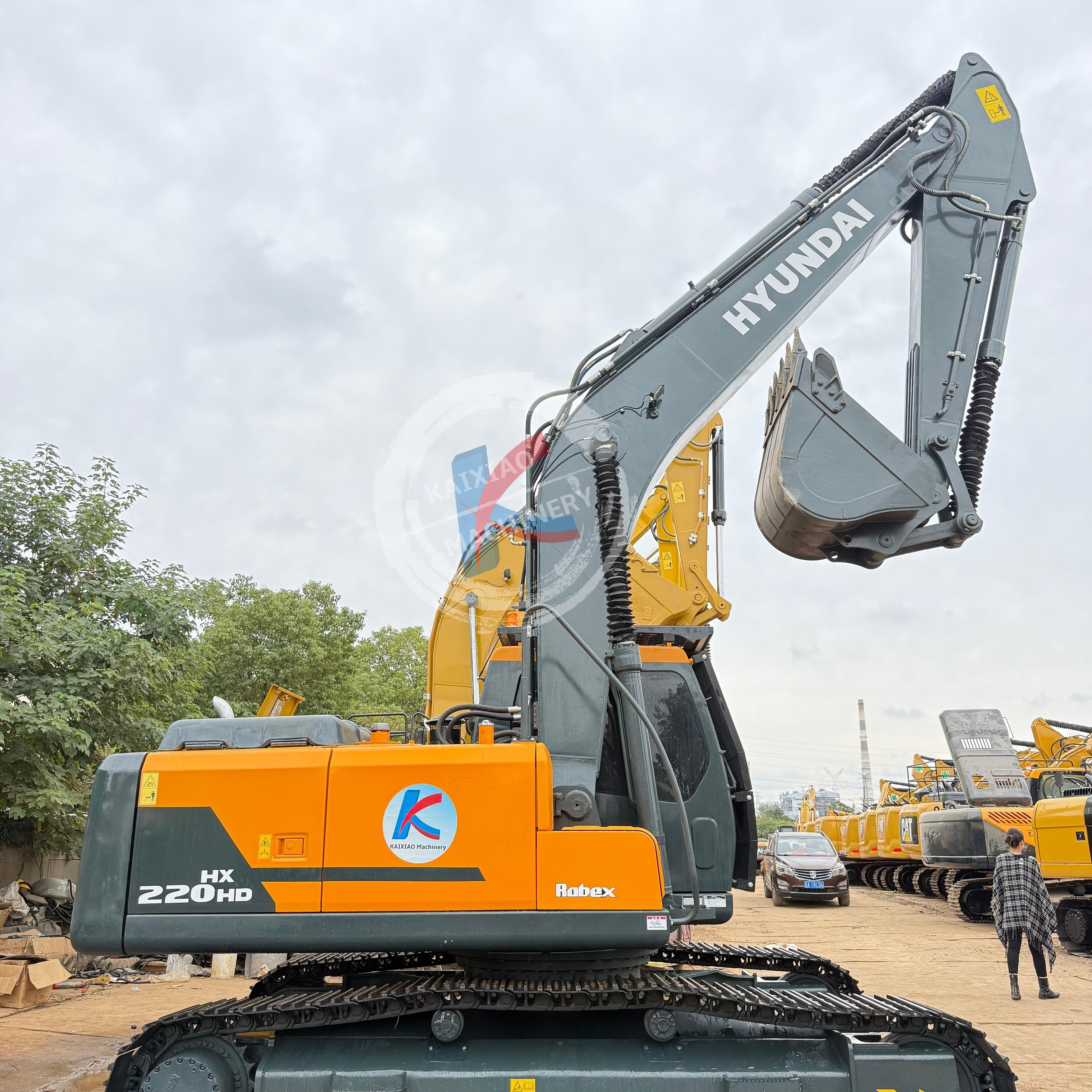 HYUNDAI HX220HD CUMMINS ENGINE EXCAVATOR